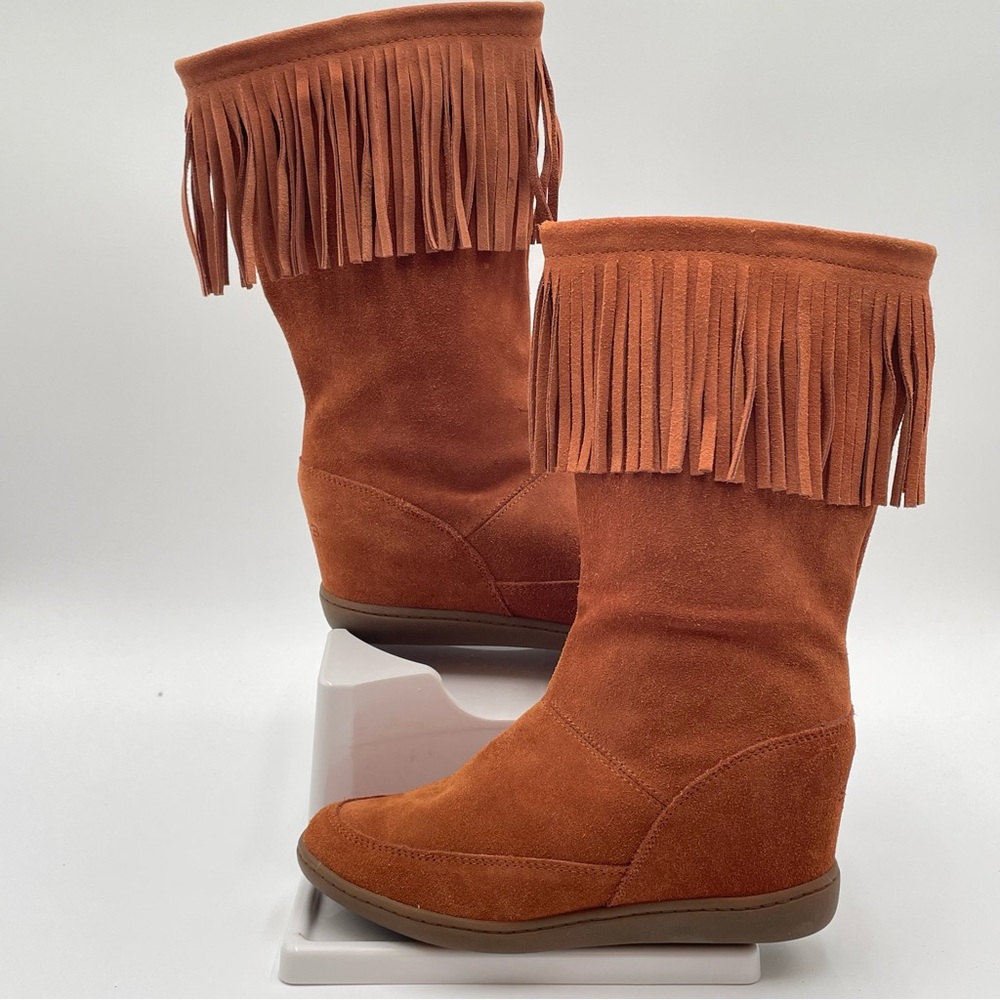 Skechers Suede fringe boots size 7 Rust 3” hidden wedge 8” shaft height